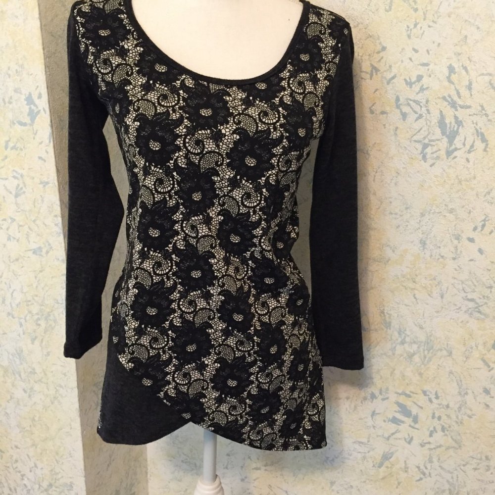 Cute Black Lacy Long top Dolce Bianca Size Small